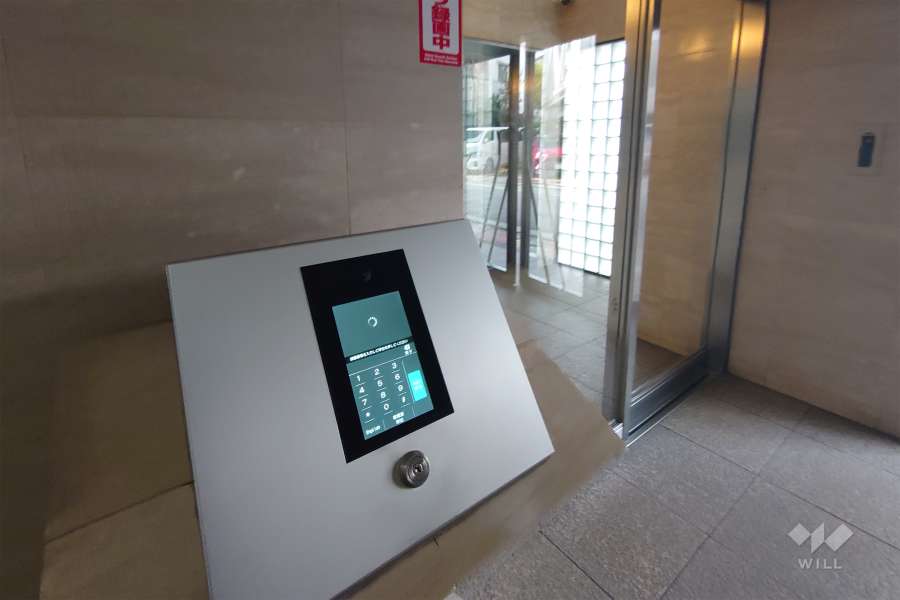 エントランスはオートロック付きです。