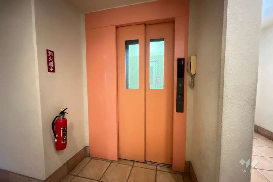 共用のエレベーター