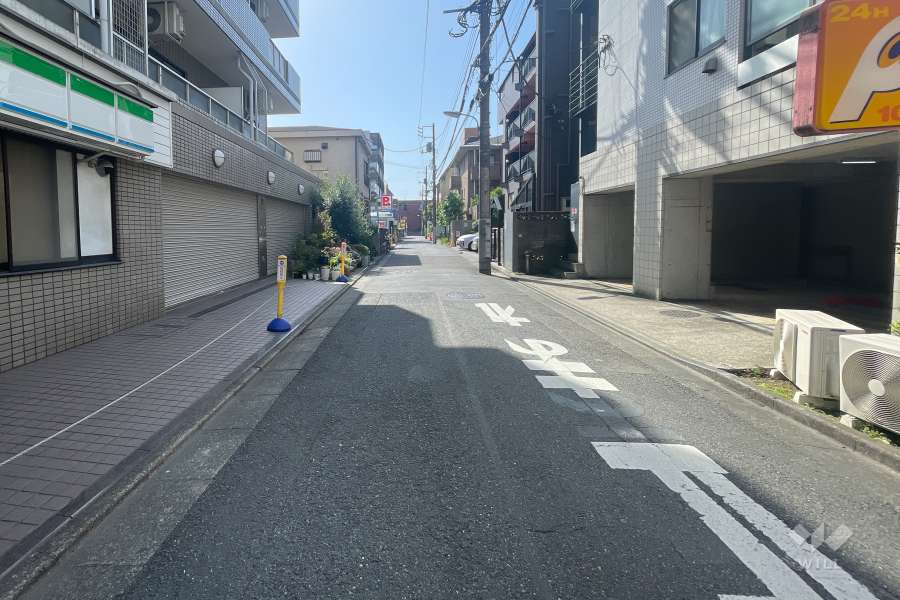 敷地北東側の前面道路