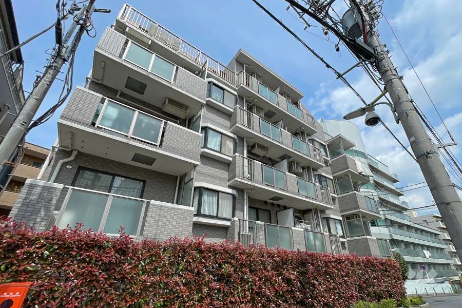 ワールドパレス不動前２の外観（南側から）