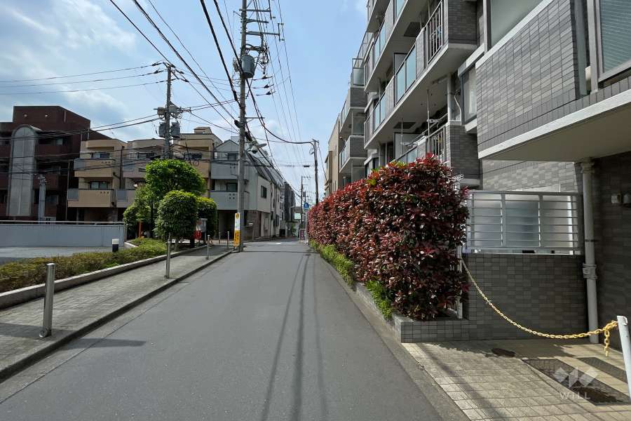 敷地南東側の前面道路