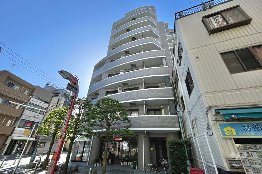 ワールドパレス武蔵小山２の外観（西側から）