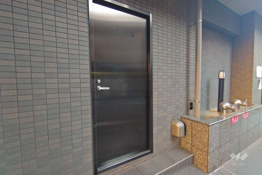 ゴミ置き場入り口