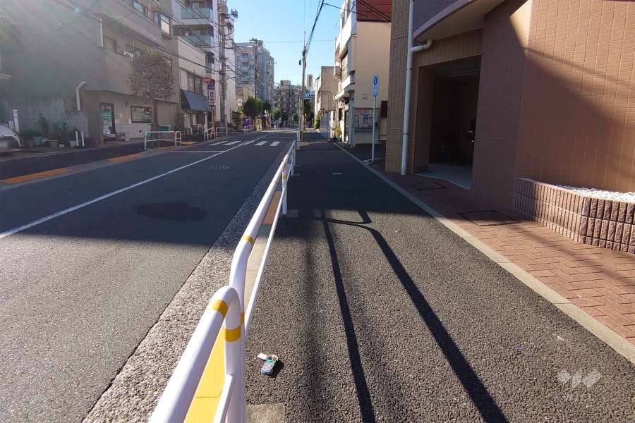 敷地南側の前面道路