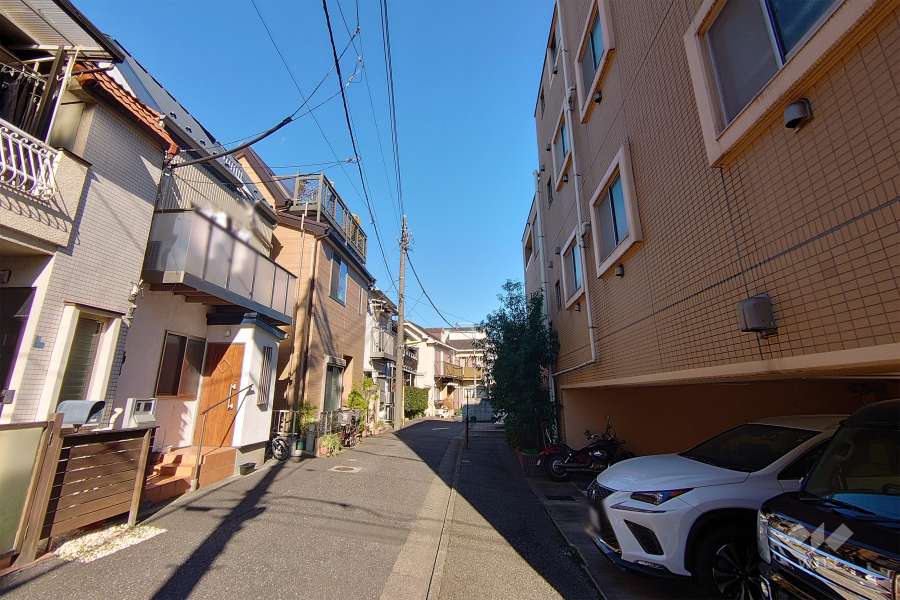 敷地北西側の前面道路