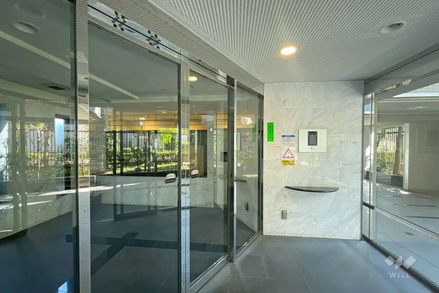 エントランスはオートロック付きです。