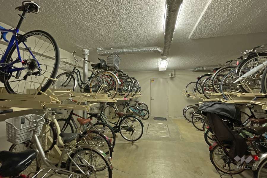 屋内に設けられた駐輪場