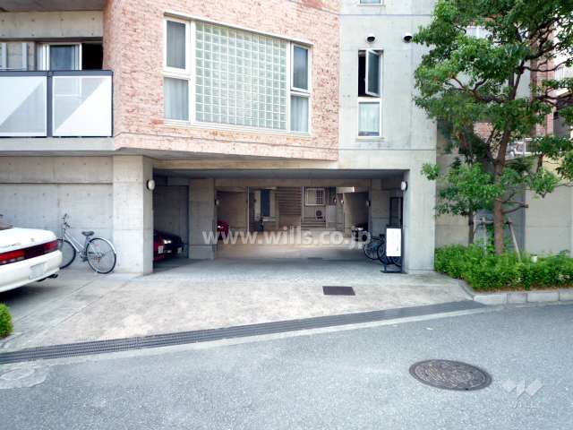 駐車場出入り口