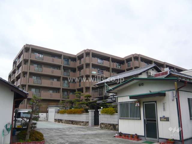 セントラル第7武庫之荘の外観（東から）