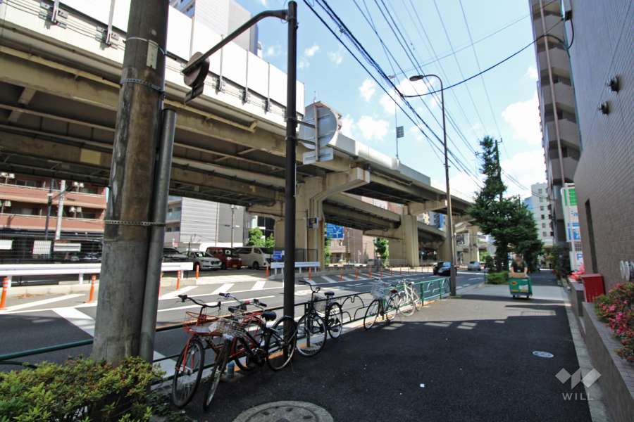 敷地北西側の前面道路（中原街道）