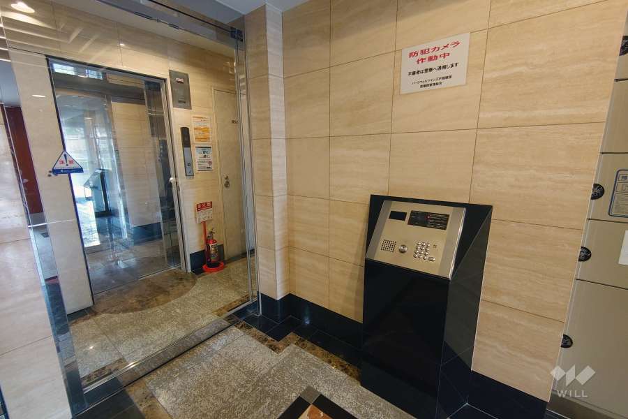 エントランスはオートロック付きです。