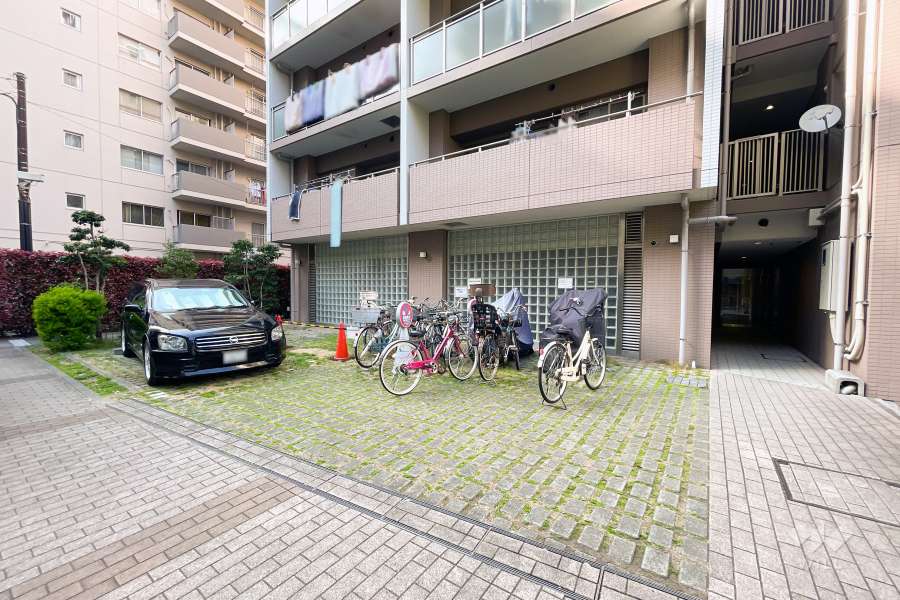 敷地内駐車場と駐輪スペース