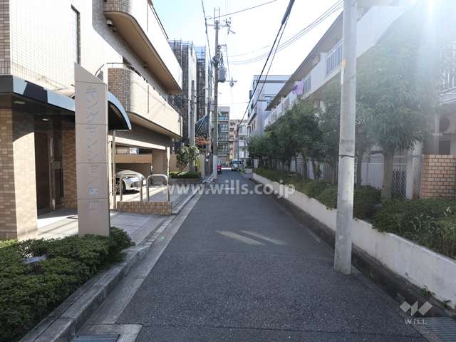 西側前面道路（北側から）