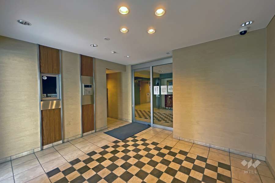 エントランスはオートロック付きです。