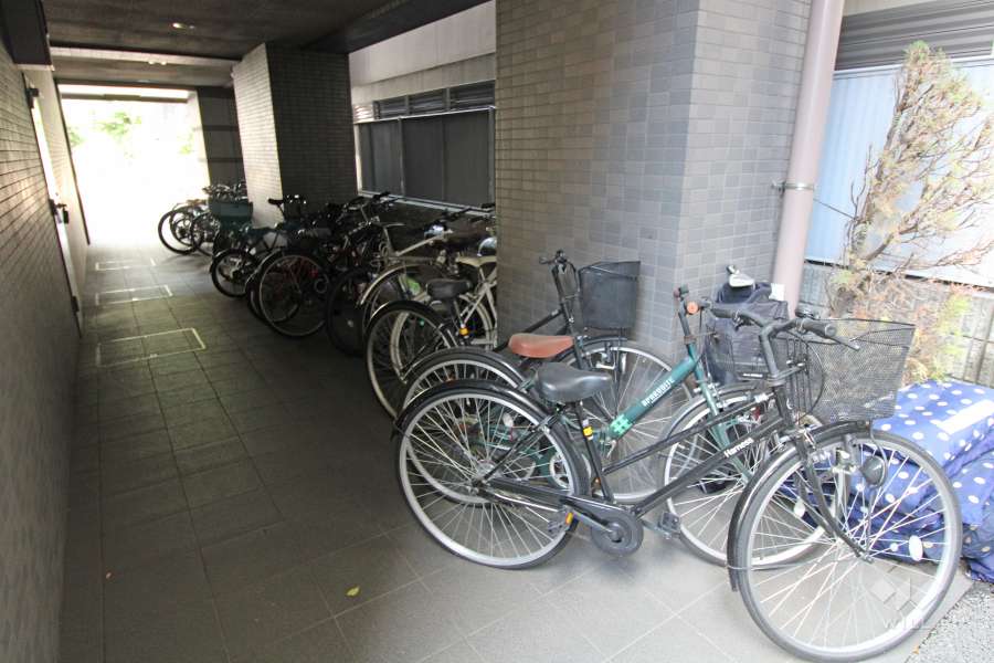 屋内に設けられた駐輪場