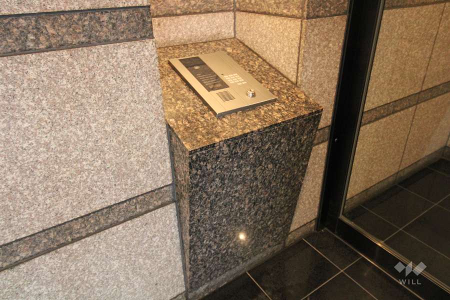 エントランスはオートロック付きです。