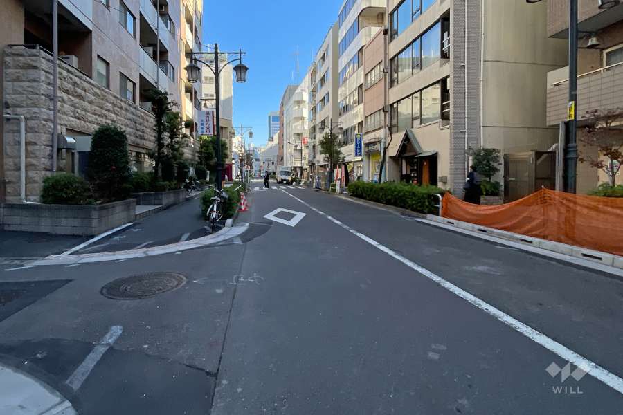 敷地北側の前面道路