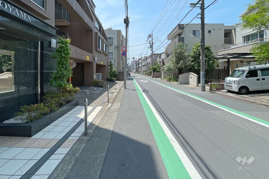 敷地北側の前面道路