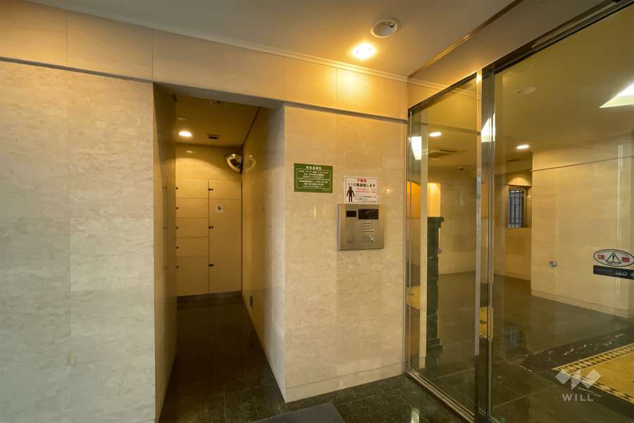 エントランスはオートロック付きです。　