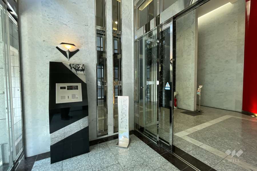 エントランスはオートロック付きです。