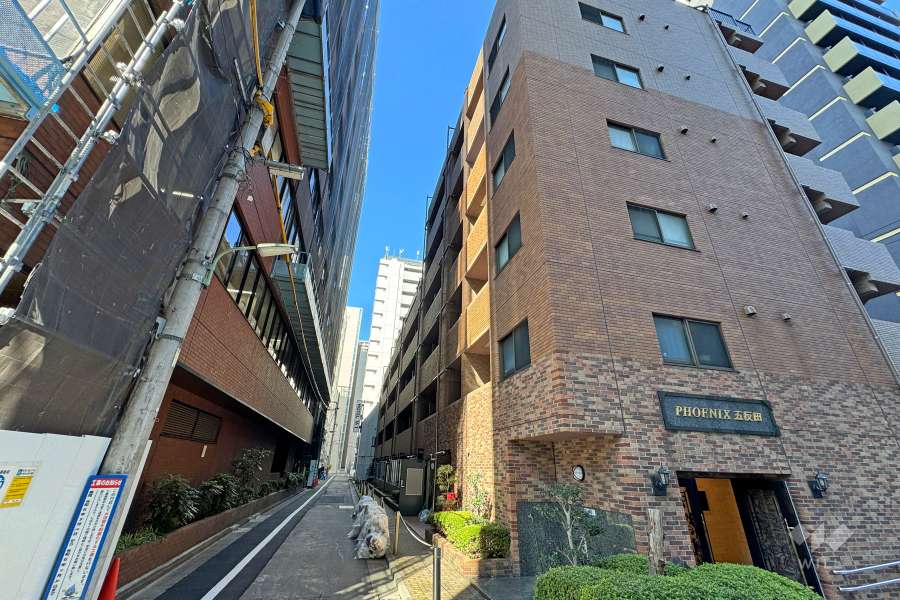 トーシンフェニックス五反田の外観（南東側から）