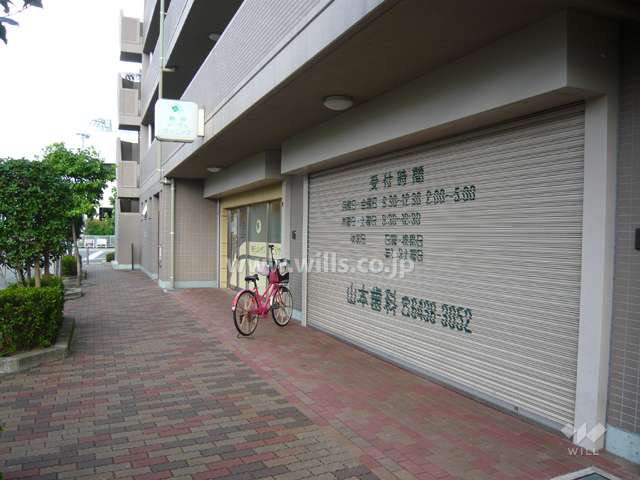 駐車場出入り口にはリングシャッターが付いています。