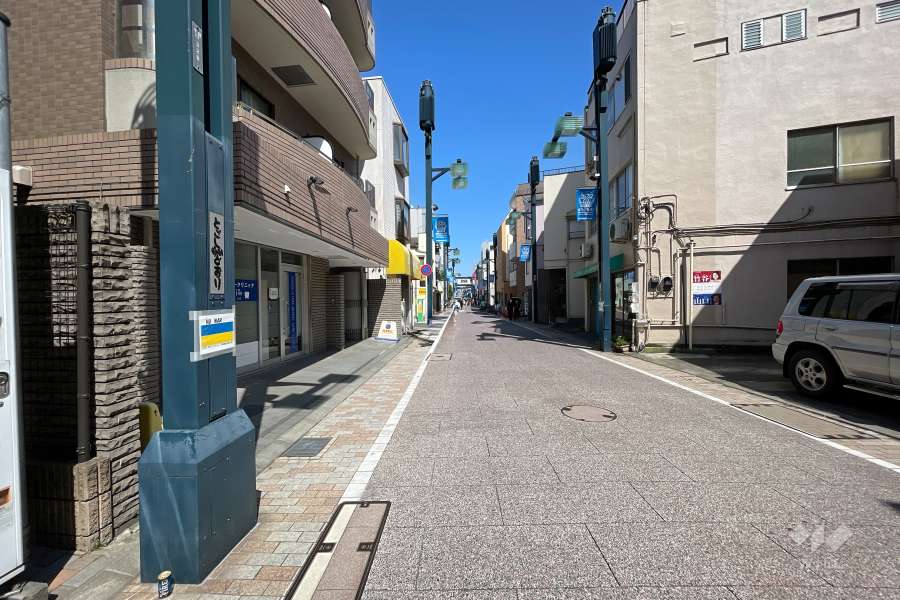 敷地南側の前面道路