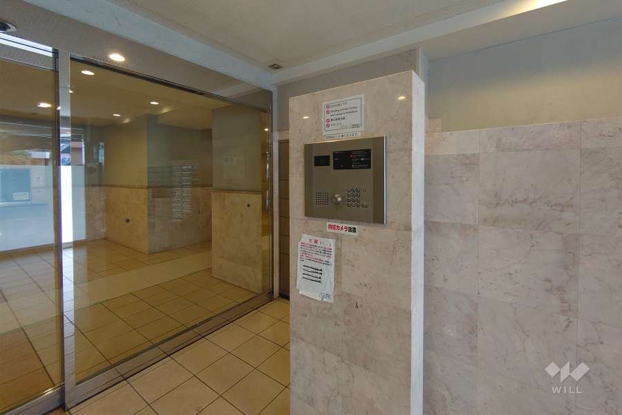 エントランスはオートロック付きです。