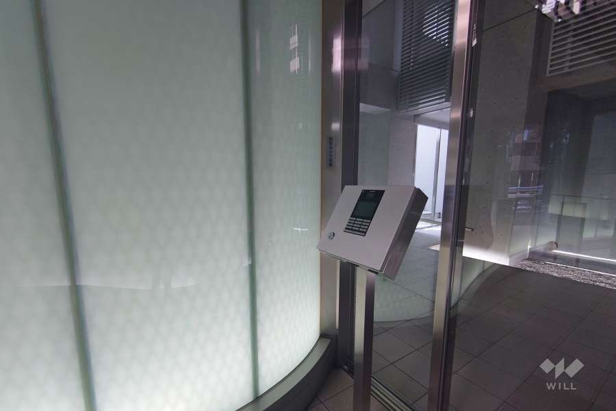 エントランスはオートロック付きです。