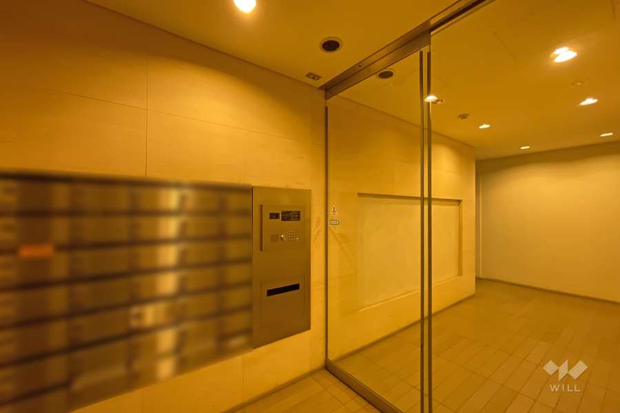 エントランスはオートロック付きです。