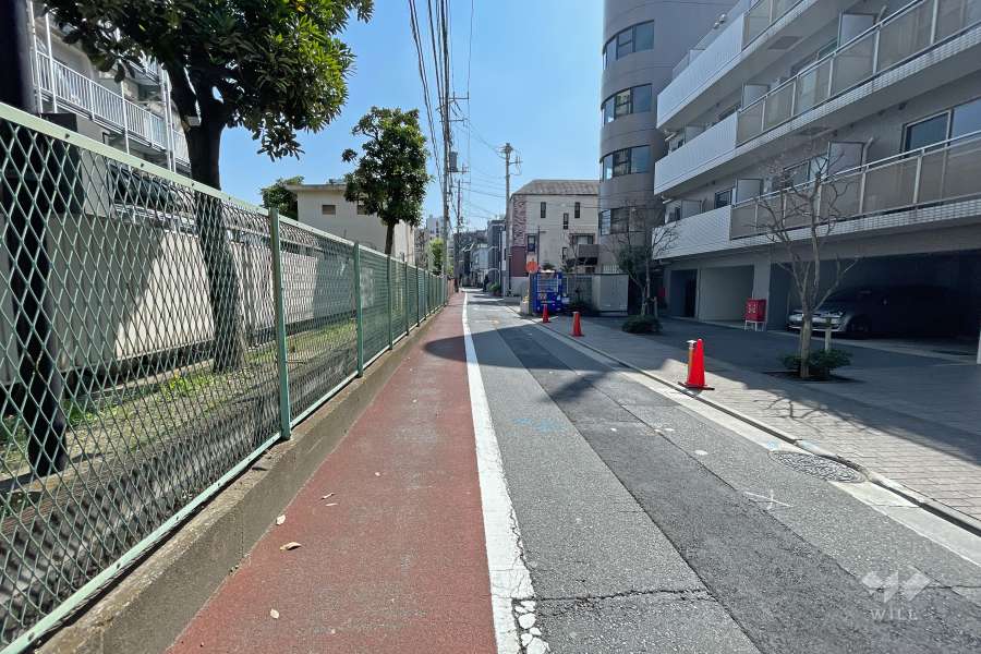 敷地北側の前面道路