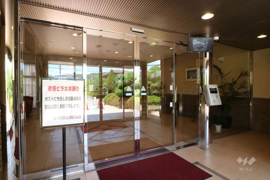 エントランスはオートロック付きです。