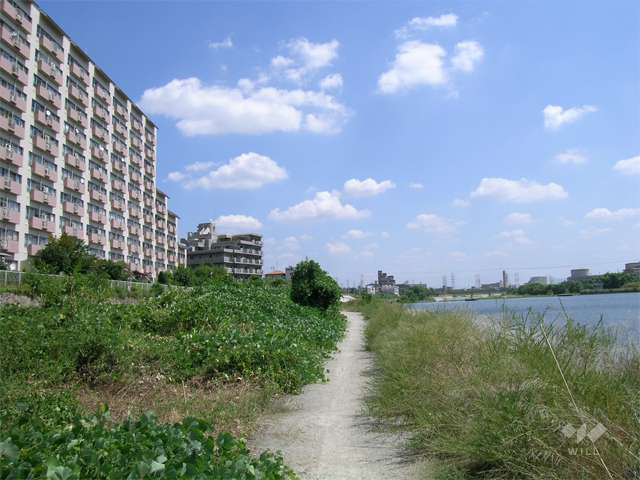 敷地の南側には武庫川が流れています。