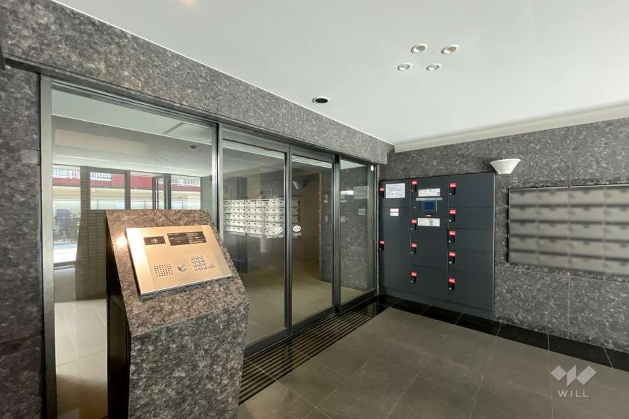 エントランスはオートロック付きです。