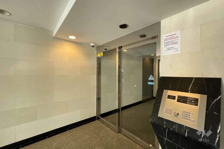 エントランスはオートロック付きです。