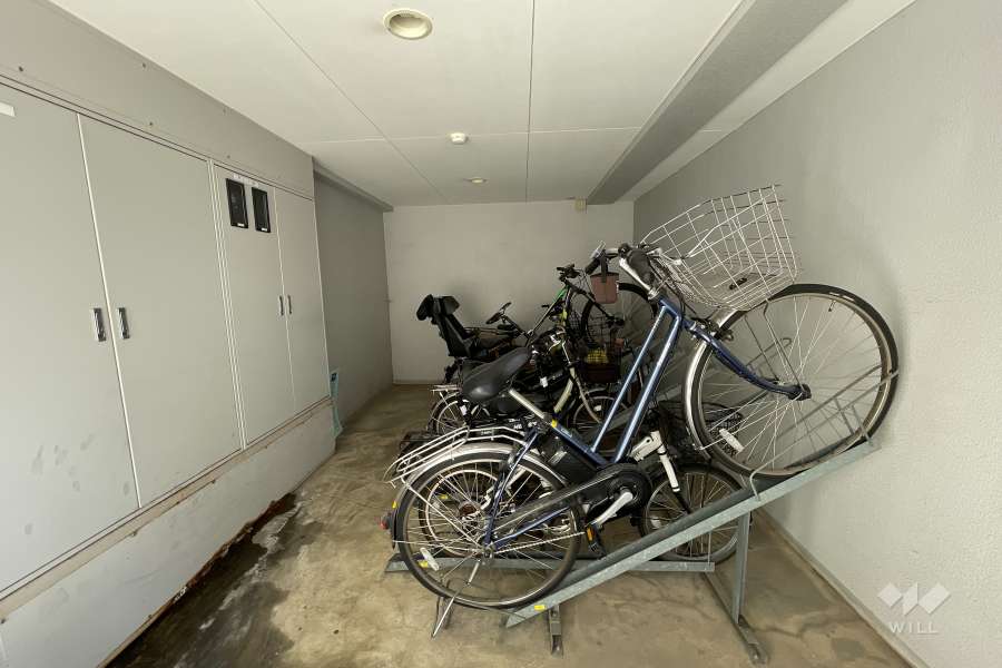 屋内に設けられた駐輪場