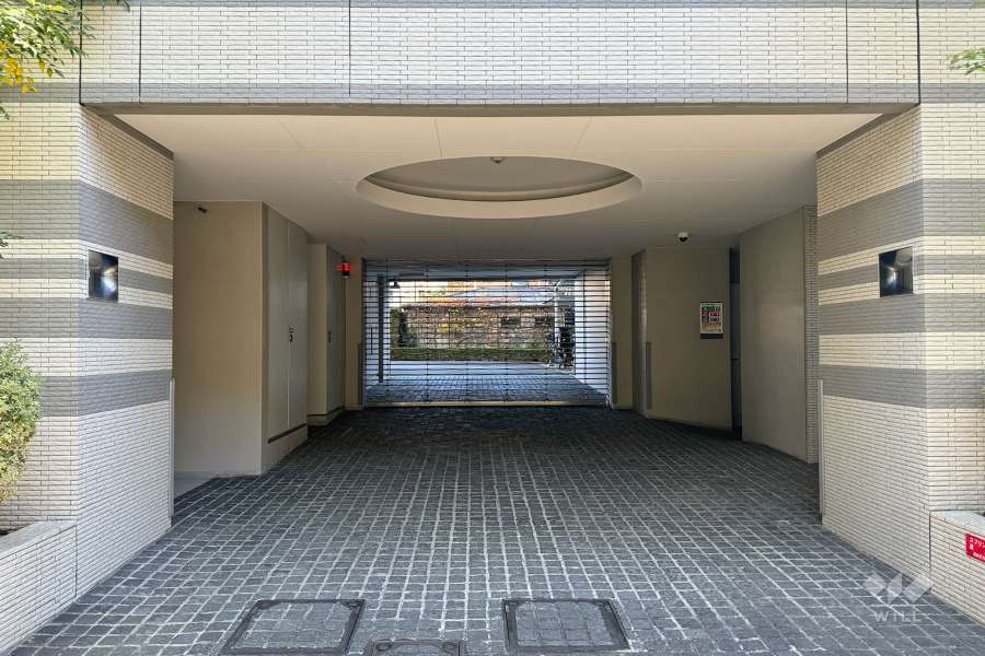 駐車場の出入り口（リングシャッター付き）