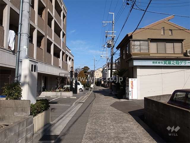 敷地東側の前面道路