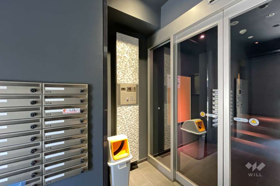 エントランスはオートロック付きです。