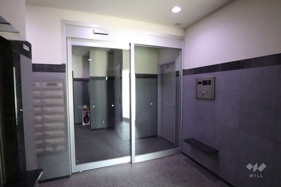 エントランスはオートロック付きです。