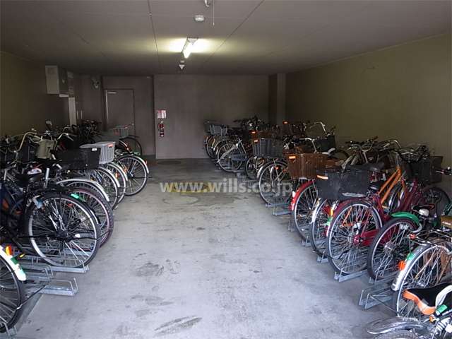 屋内にある駐輪場