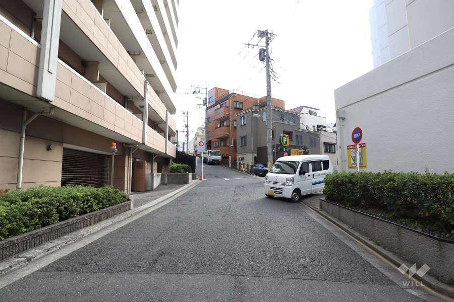 敷地南側の前面道路