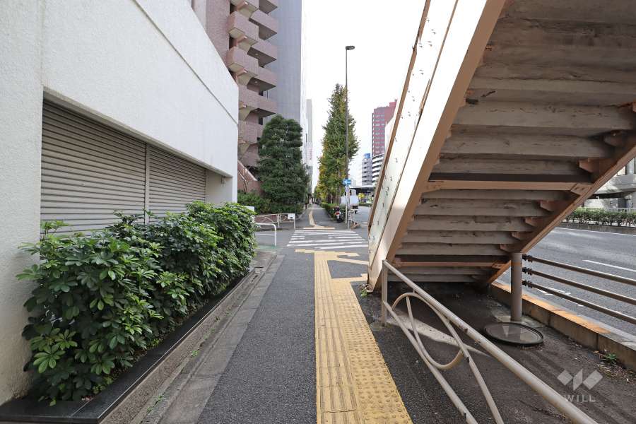 敷地南西側の前面道路