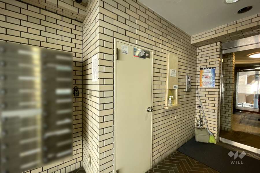 エントランスはオートロック付きです。
