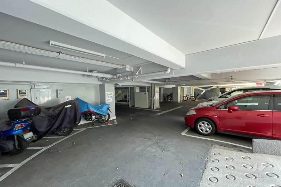 敷地内駐車場（屋内平面式）