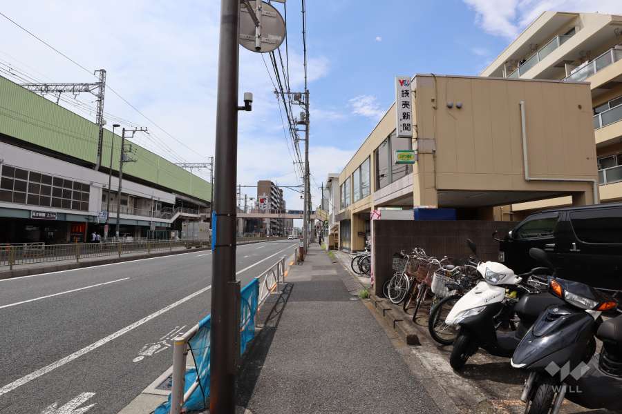 敷地南東側の前面道路(北東側から)