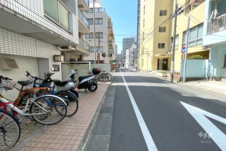 敷地北側の前面道路
