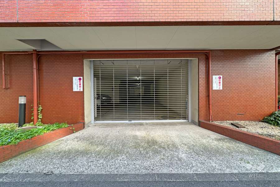 駐車場の出入り口（リングシャッター付き）