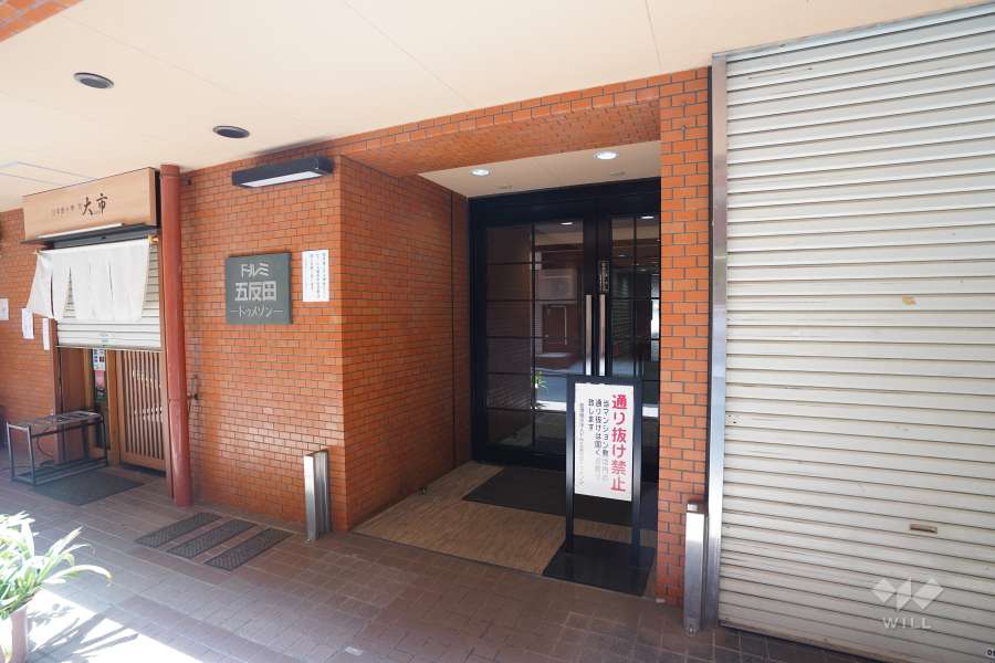 東側エントランス
