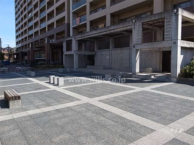 エントランス前の広場